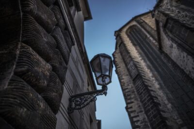 Prague: Ghosts and Legends of the Old Town Evening Tour - Where you start: Týnská vs Dlouhá (and why the first 10 minutes matter)