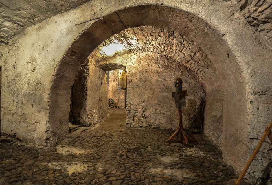Prague: Ghosts, Legends, Medieval Underground & Dungeon Tour - Entering the Medieval Underground: plague fear, floods, and daily life
