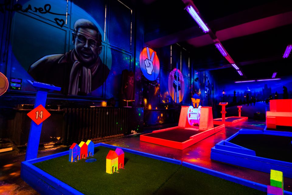 Prague: Glow Golf Mini Golf Game by UV Light - A Smooth, Realistic Game Plan for Your Visit