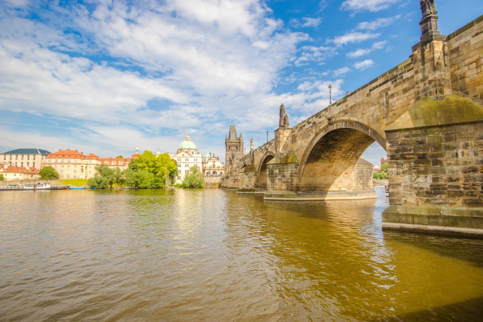 Prague: Guided Bus & Walking Tour with River Cruise & Lunch - Key highlights in plain terms