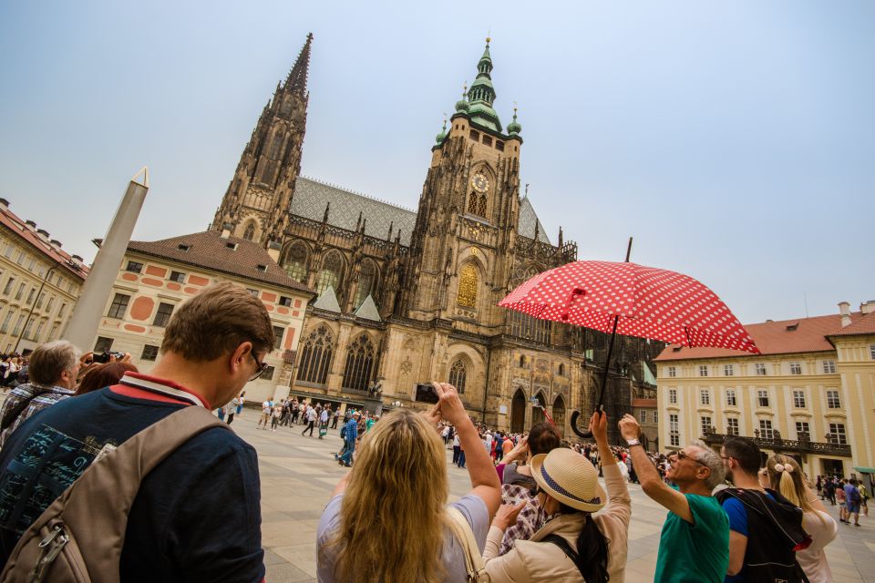 Prague: Guided Bus & Walking Tour with River Cruise & Lunch - Price and value: what $135 really buys you