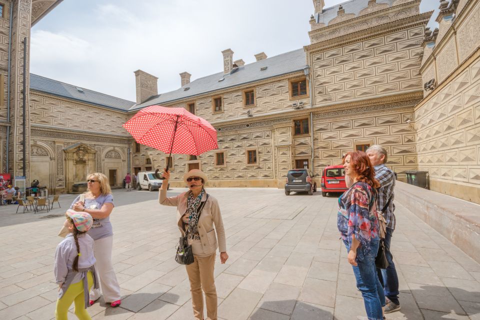Prague: Guided Bus & Walking Tour with River Cruise & Lunch - Languages and guide style: why it can matter as much as the route