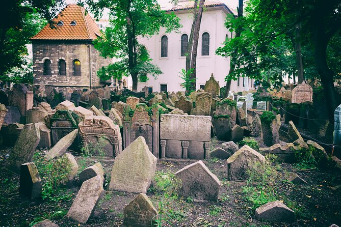 Prague Highlights in Half a Day - Prague Castle: largest fortified complex, 20 minutes, and smart viewpoints