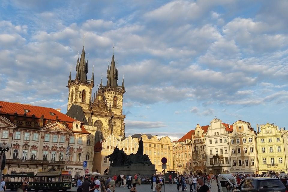 Prague: Historic City Center Bus Tour with Top Sights - Meeting at Pařížská 1 and Finding the Yellow Kiosk Fast