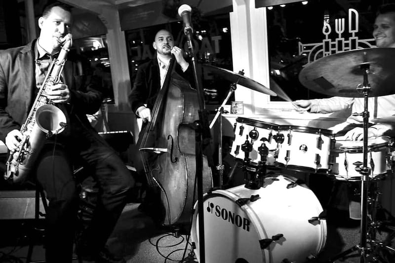 Prague: Jazz Boat Cruise with Live Concert and Optional Meal - Key Things I’d Plan For