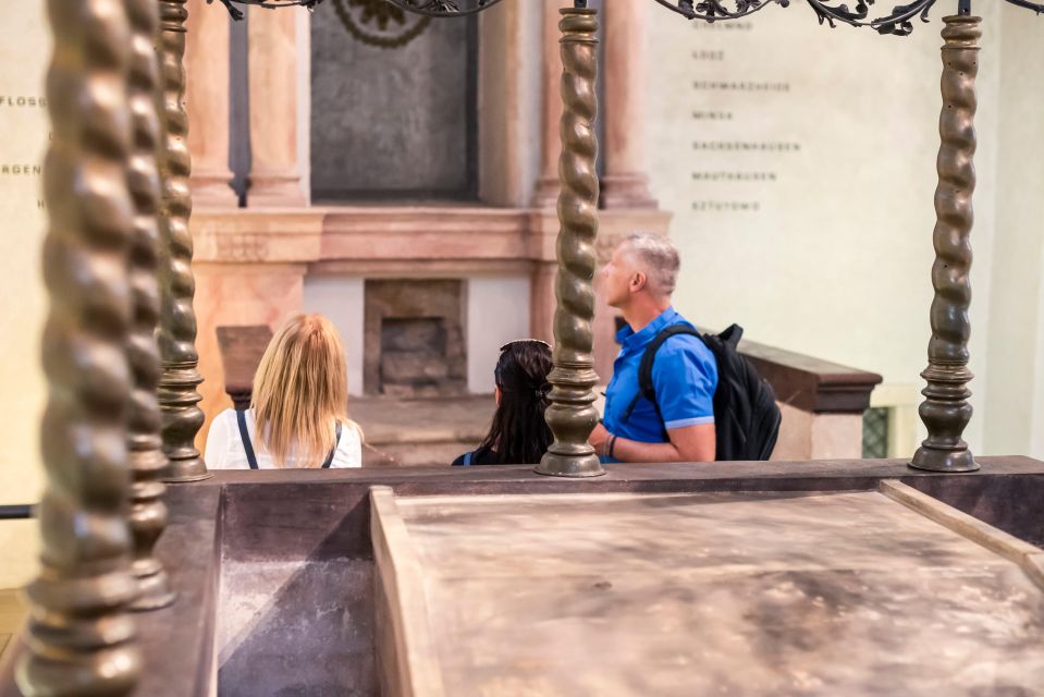 Prague Jewish Quarter Online Audio Guide - Maisel Synagogue: More Than a Good Meeting Spot