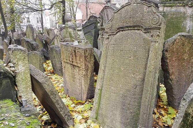 Prague Jewish Quarter Private tour - 3hours - Old Jewish Cemetery: the quiet stop that changes how you see everything else