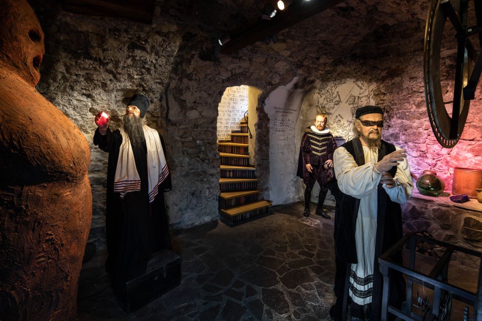 Prague: Madame Tussauds Entry Ticket - Getting In: the red-building entrance and a fast reality check