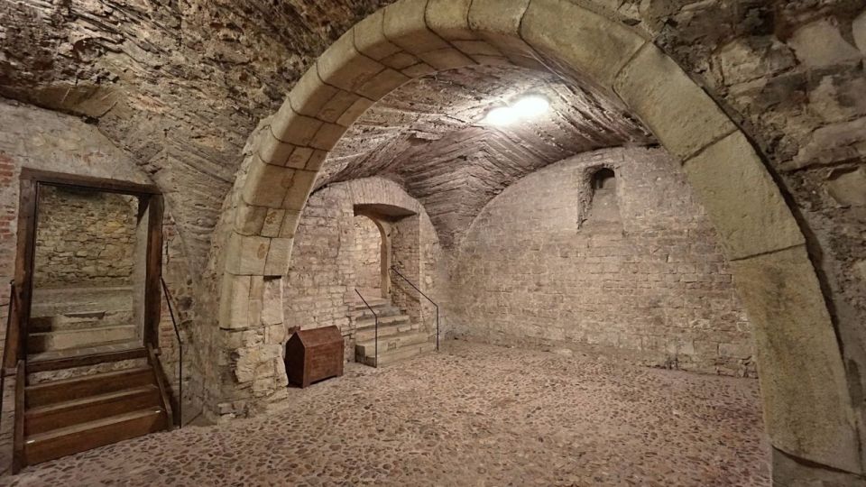 Prague: Medieval Underground Guided Tour - The 2-Hour Walk: What to Expect Minute by Minute