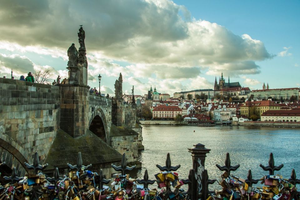 Prague: Old Town and Jewish Quarter Guided Tour in German - German-Language Old Town Walk: What 135 Minutes Really Feels Like