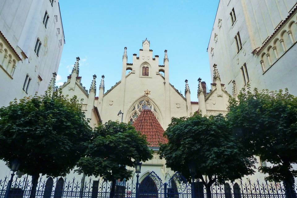 Prague: Old Town and Jewish Quarter Tour - Powder Tower and the Municipal House: What You’ll Notice Differently