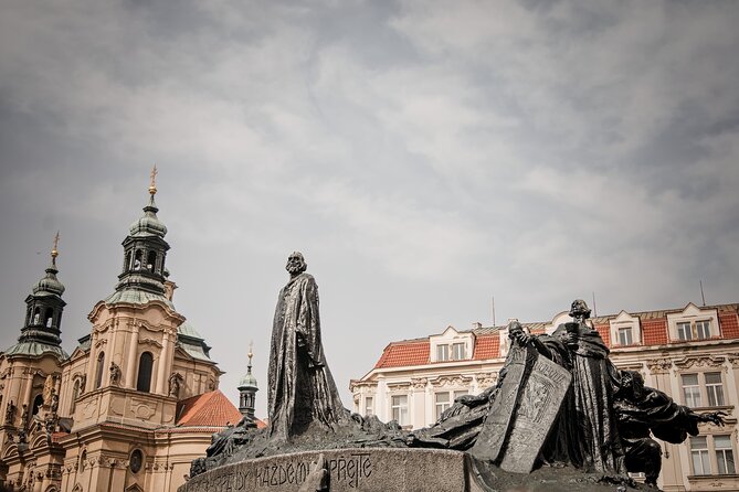 Prague Old Town and Jewish Quarter Walking Tour - Cubism, Legends, and the Hidden Merchant Courtyard