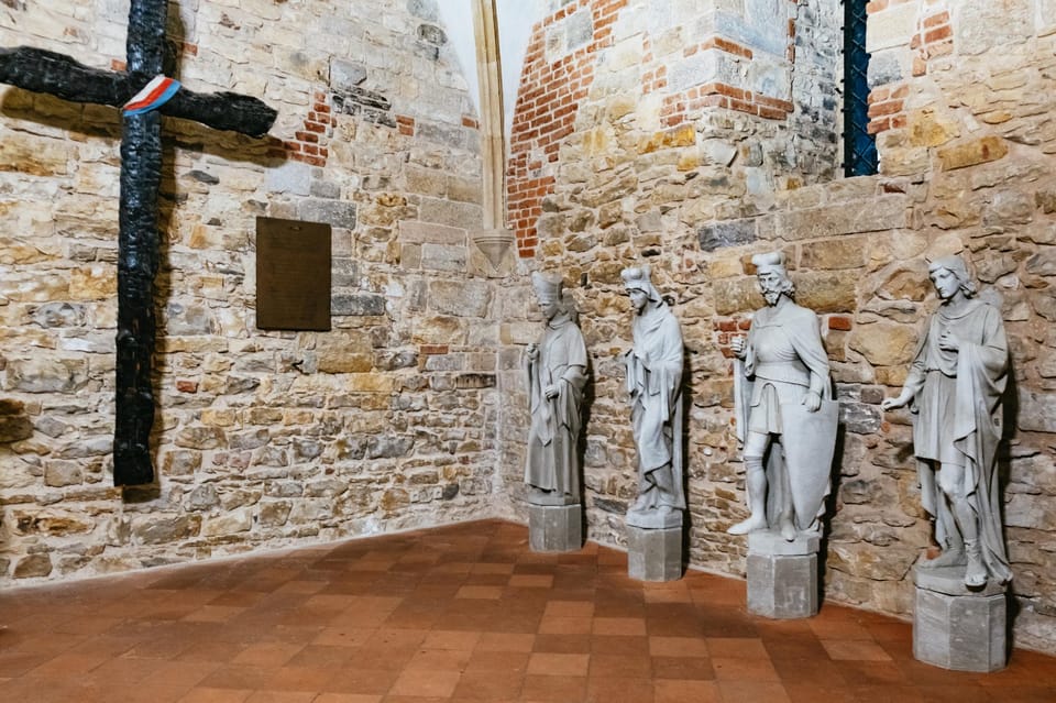Prague: Old Town, Astronomical Clock and Underground Tour - Starting point at Mostecká 4: easy to find, easy to miss