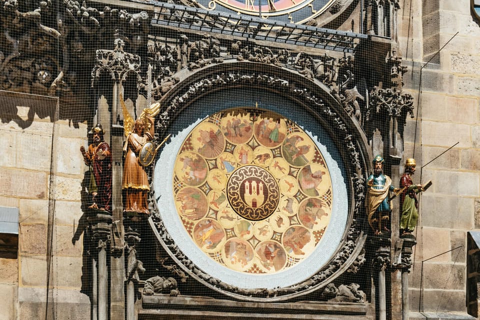 Prague: Old Town, Astronomical Clock and Underground Tour - Prague’s Lesser Town warm-up: a short intro before the big sights