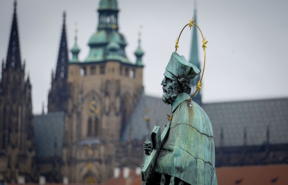 Prague: Old Town Highlights & Hidden Gems Guided Tour - Why This Old Town Walk Feels Like Prague, Not a Checklist