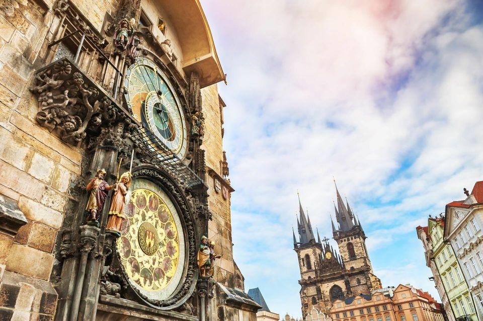 Prague: Old Town, Jewish Quarter & Astro Clock Walking Tour - Charles Bridge finish: how to end strong (not rushed)
