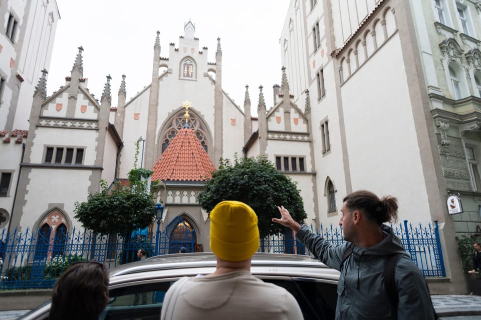 Prague: Old Town, Jewish Quarter & Astro Clock Walking Tour - Guides, pace, and the small-group reality