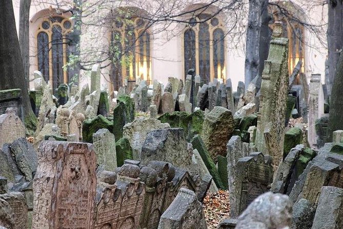 Prague Old Town tour and external Jewish Quarter - Old Town Square and the Astronomical Clock zone: Prague’s busiest stage, managed