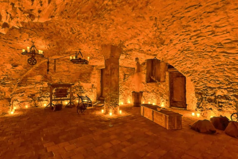 Prague: Oldtown, Medieval Underground & Dungeon History Tour - Key things that make this tour worth your time