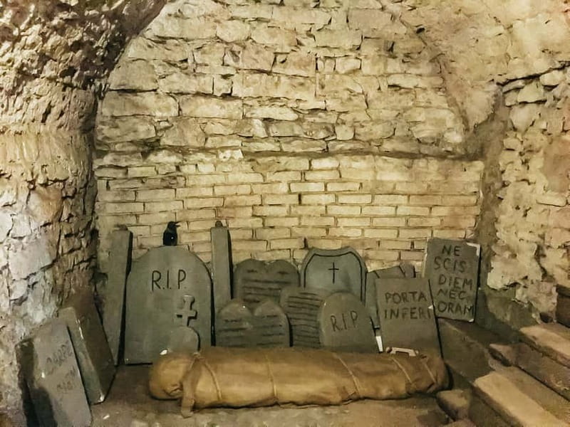 Prague: Oldtown, Medieval Underground & Dungeon History Tour - How strenuous is it, really?
