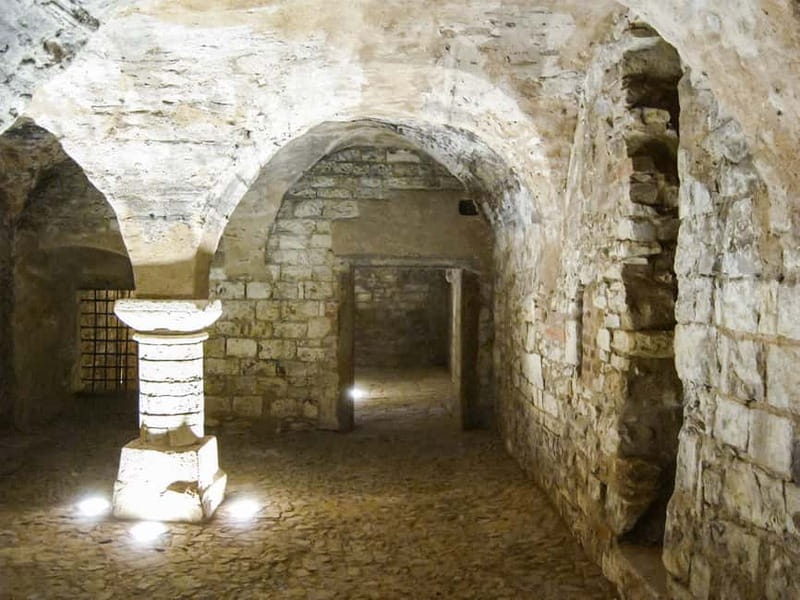 Prague: Oldtown, Medieval Underground & Dungeon History Tour - Price and what you’re actually paying for