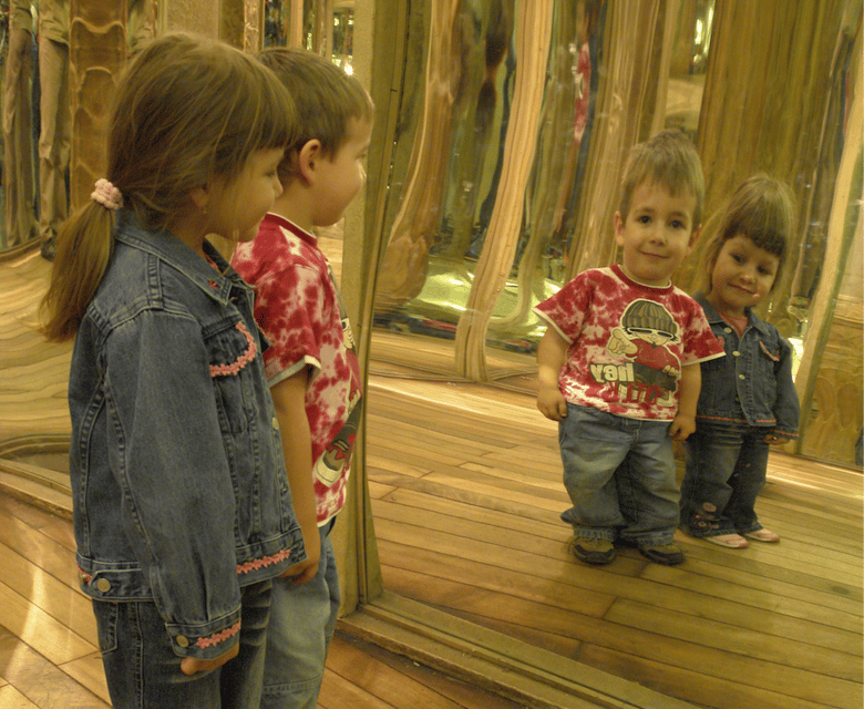Prague: Petřín Tower and Mirror Maze Entry Ticket - Start at the ticket office and build in time for the climb