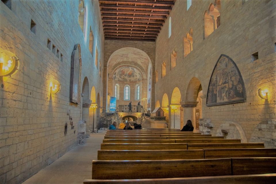 Prague: Prague Castle Complex Smartphone Audio Guide - Old Royal Palace and Vladislav Hall: Where Power Feels Literal