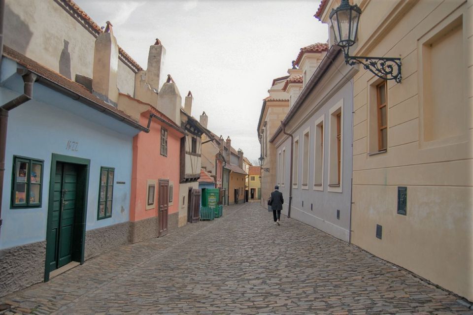 Prague: Prague Castle Complex Smartphone Audio Guide - Golden Lane: Stories About Everyday Lives in a Famous Address