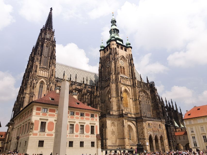 Prague: Prague Castle Complex Smartphone Audio Guide - Start Outside St. Vitus Cathedral and Get Your Bearings Fast