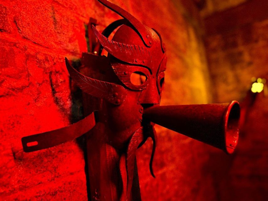 Prague: Story of Prague Immersive Museum Experience - Phone app + headsets: how the digital guide works