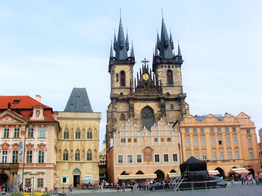 Prague: Tailored Sightseeing Tour in French - A French-led walking tour that keeps Prague readable