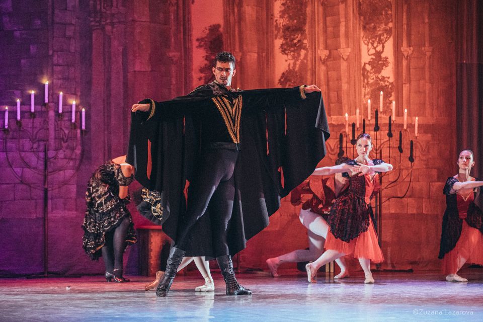 Prague: The Best of Swan Lake Ballet Tickets - Arriving and Getting Inside: Cloakroom Time Can Matter