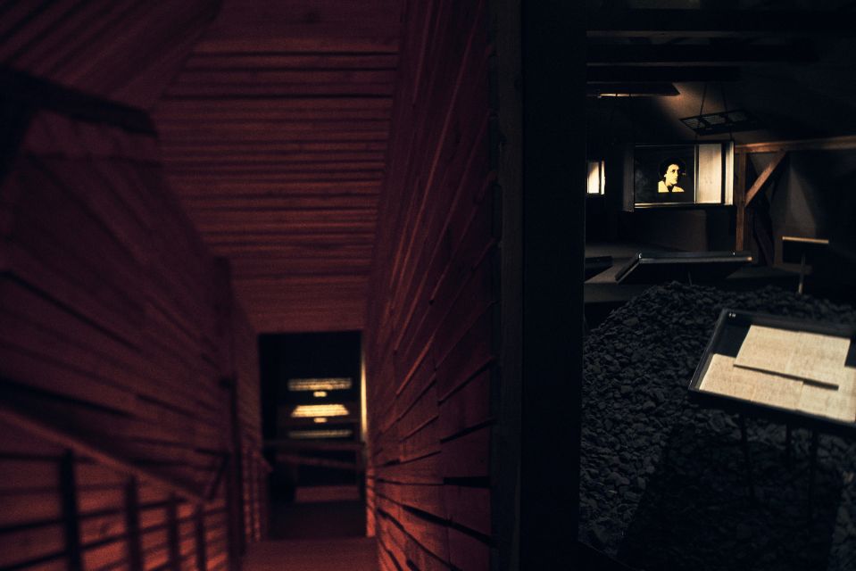 Prague: Tickets for the Franz Kafka Museum - The 20-minute briefing outside the museum