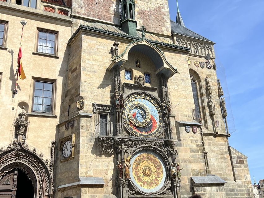Prague Tour in Spanish - The World Wars, communism, and the Velvet Revolution arc