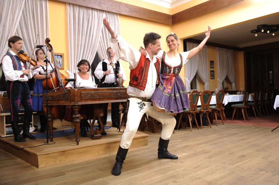 Prague: Traditional Folklore Evening with Dinner & Music - Pickup, Timing, and How Not to Miss Your 25-Minute Ride