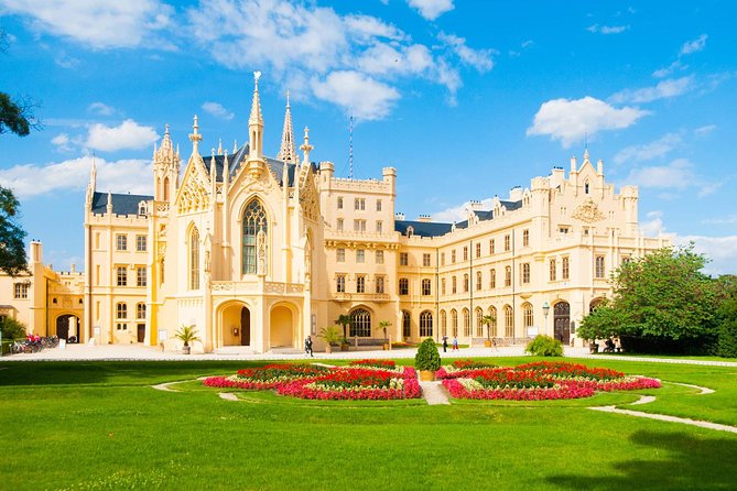 Prague-Vienna One-Way Sightseeing Day Tour - Practical planning: tickets, meals, and smart packing