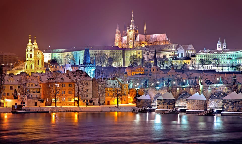Prague : Visite insolite avec un guide journaliste français - A French journalist guide changes how you see Prague