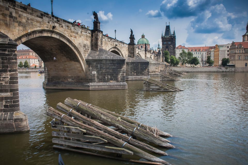 Prague: Vltava River Evening Dinner Cruise - Dancing House and New Town: The Evening Route Beyond the Postcard