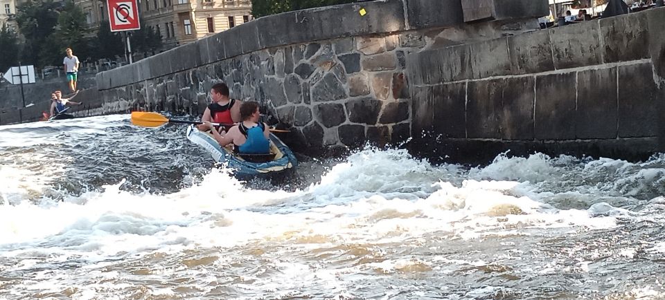 Prague: Vltava River Guided Canoeing Tour - Finding Padlujeme.cz at Cisarska Louka (and Starting on Time)