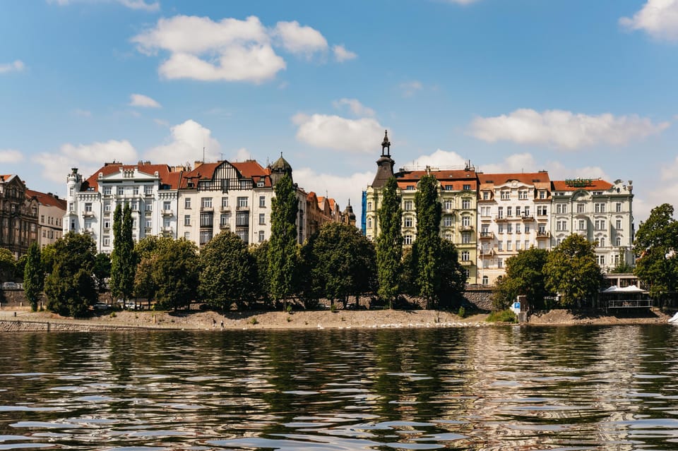 Prague: Vltava River Guided Canoeing Tour - Post-Tour Garden Pub: Vyšehrad Views Without Turning It Into a Spend-Up