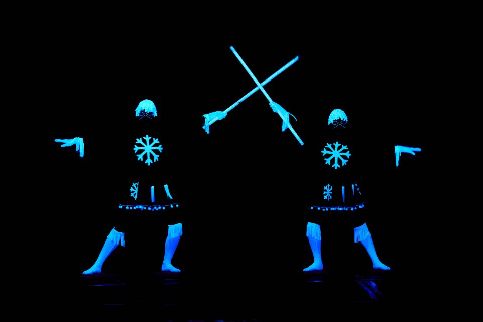Prague: WOW Show Black Light Theater - What “4D black light” really means on the ground