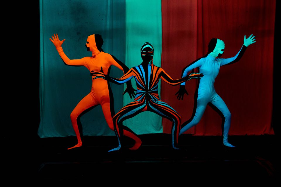 Prague: WOW Show Black Light Theater - The effects and moments you should plan for