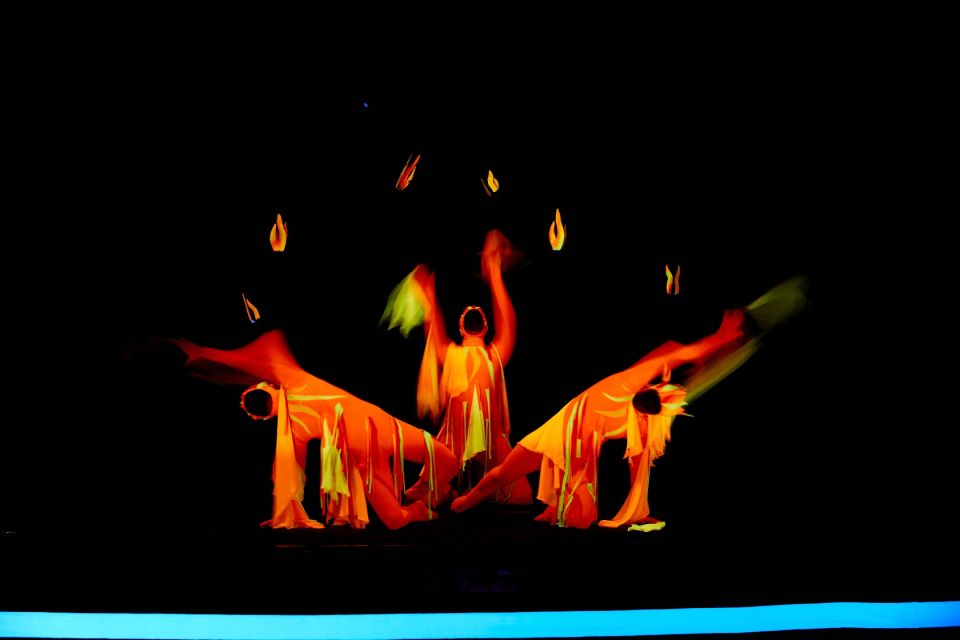 Prague: WOW Show Black Light Theater - How long it lasts, and why the pace matters