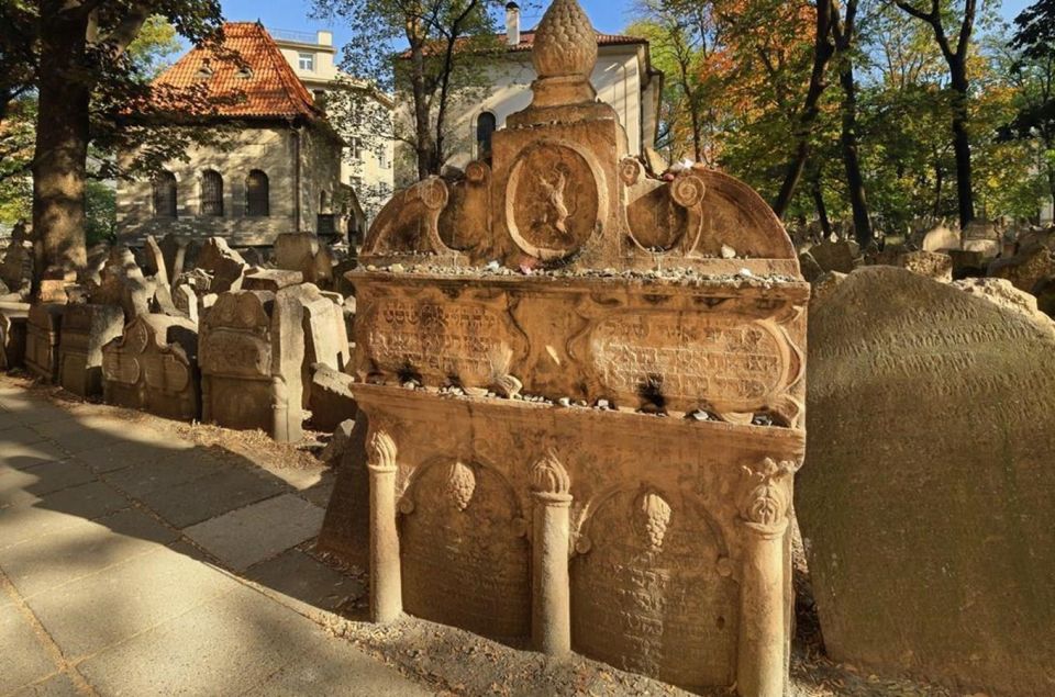 Prague’s Jewish Quarter Private Tour - Walking the former Jewish Ghetto: context before you enter rooms
