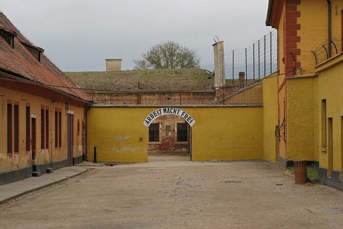 Private Half-Day Tour From Prague To Terezín Concentration Camp - The secret chapel and crematorium: the stops that linger