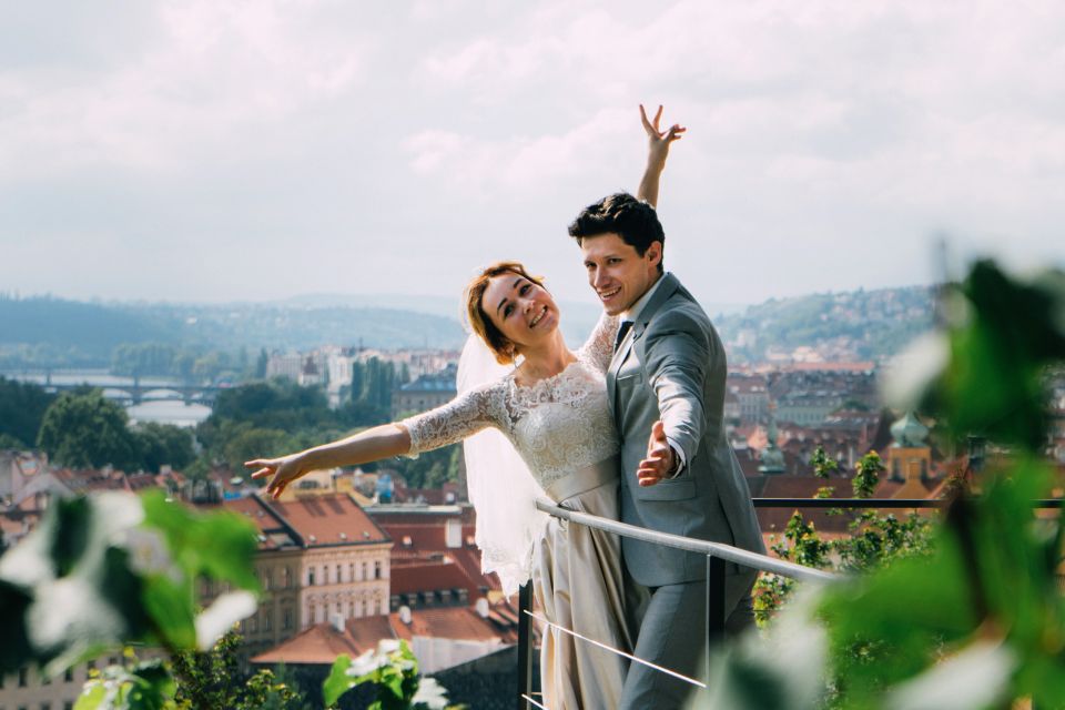 Professional photoshoot in Prague - 1 hour, 30 or 15 min - Editing and Delivery: 48-Hour Digital Photos You Can Actually Use